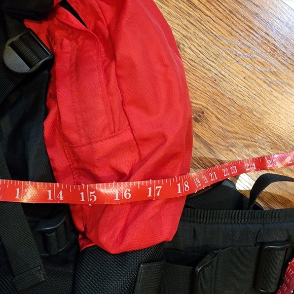 Vintage Red and Black Marlboro Gear Collectible Backpack - Picture 6 of 8